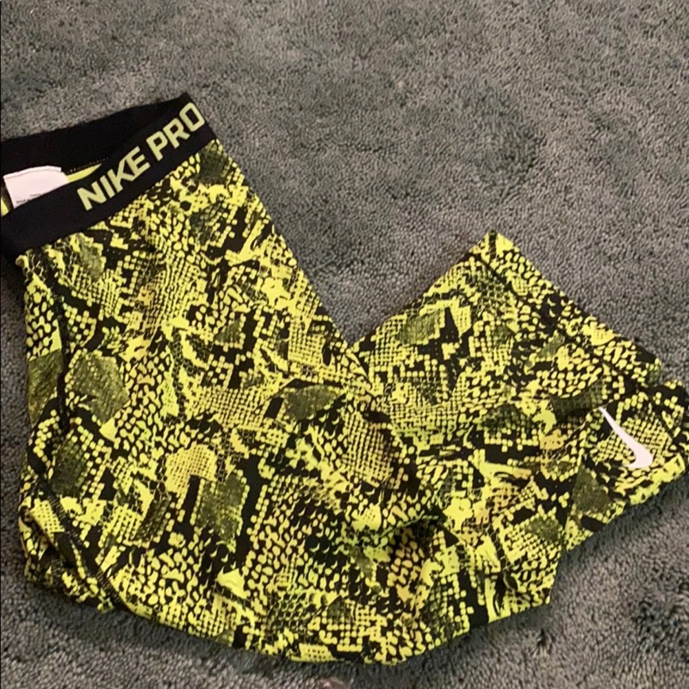nike pro capris